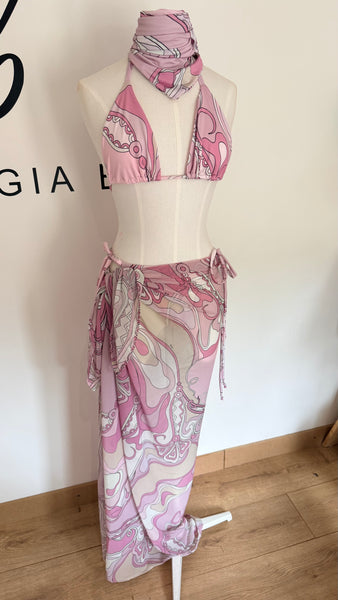AMY KINI & SARONG