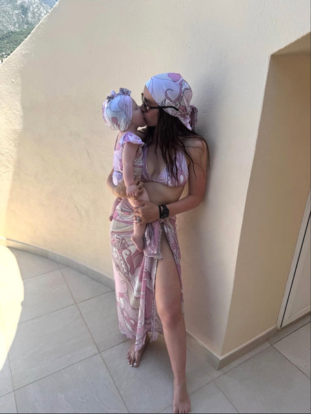 AMY KINI & SARONG